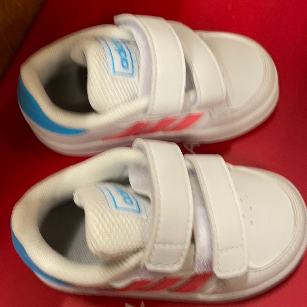 Adidas snickers